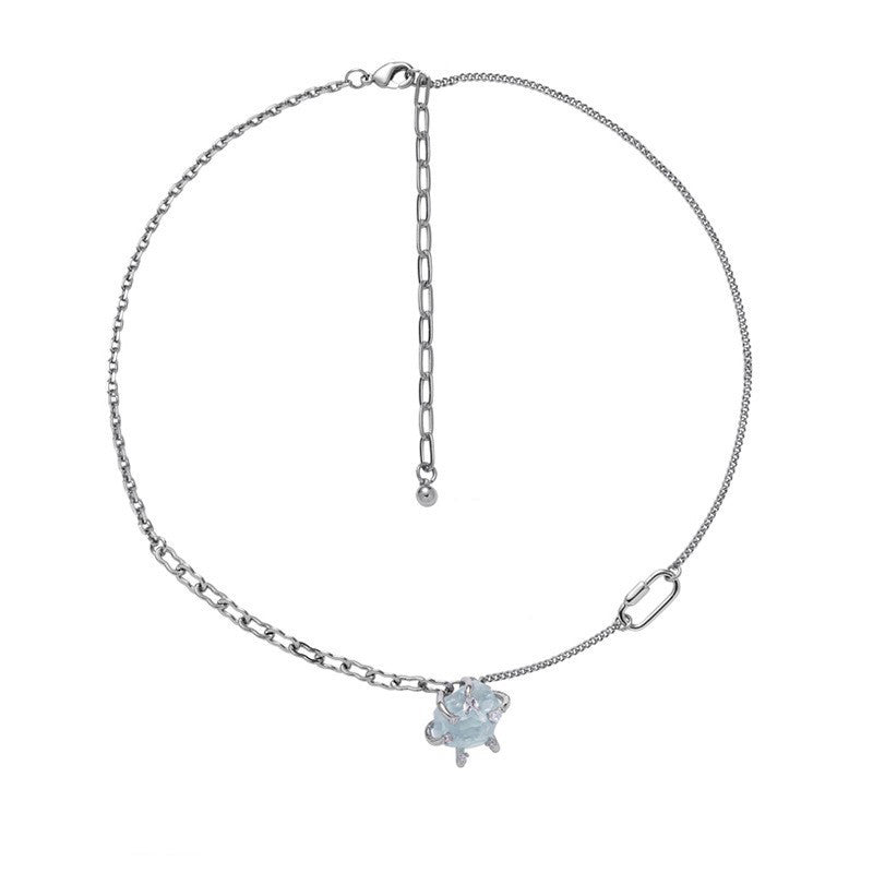 Blauwe glaciale ketting