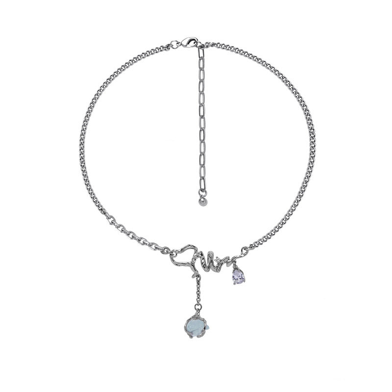 Blauwe glaciale ketting